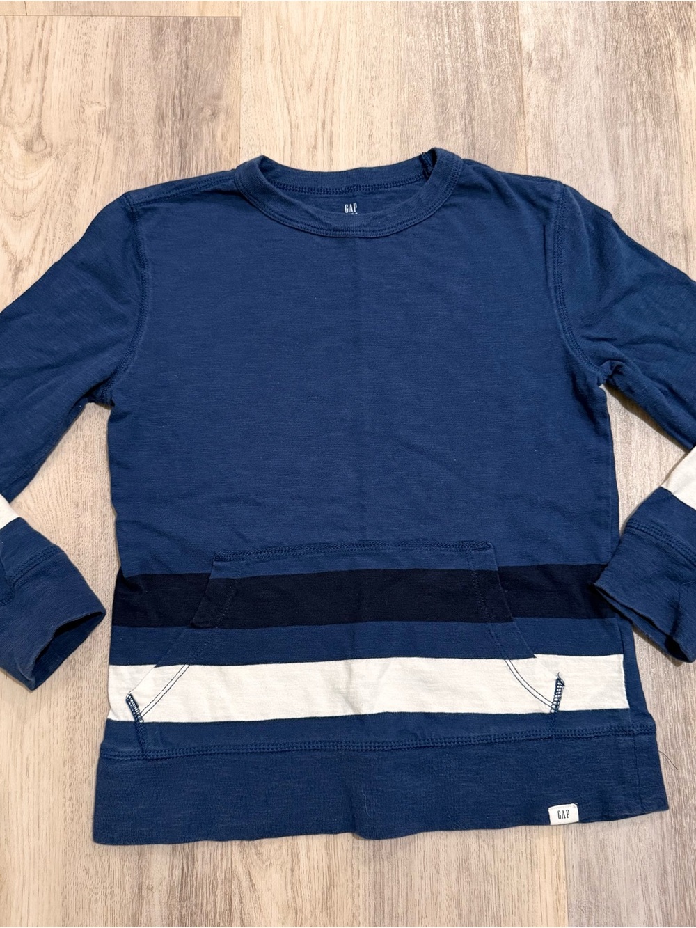 GAP Navy Long-Sleeve Tee with Black and White Stripes with pockets Size Small